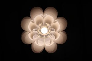 Photo Petal-shaped wall lamp for bedroom decoration