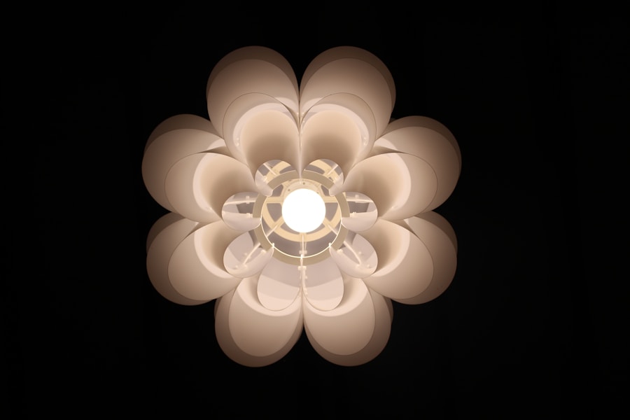 Photo Petal-shaped wall lamp for bedroom decoration